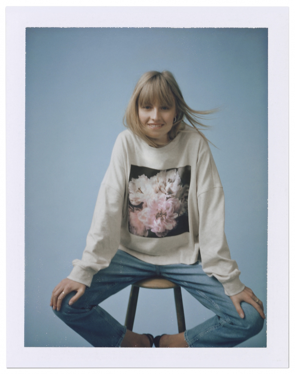 超模攝影師Helena Christensen親操刀!聯乘H&M玩花朵photo print 超模攝影師Helena Christensen親操刀!聯乘H&M玩花朵photo print